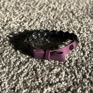 Pull-on stud bracelet with bow